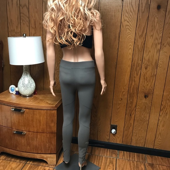 ALO YOGA Pants leggings -Gray Size none measurements In the Photos - Picture 8 of 14